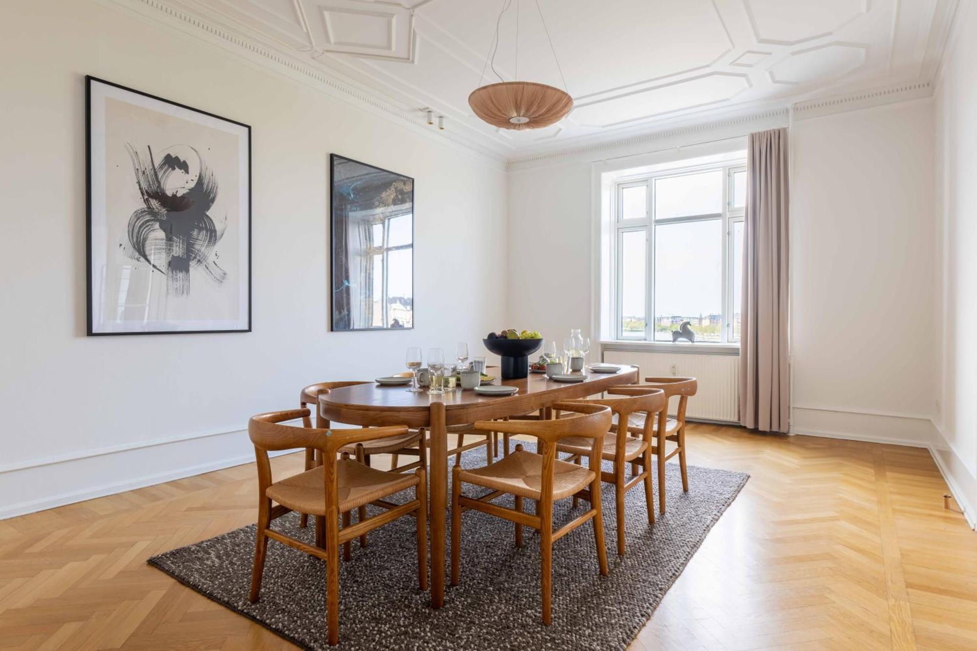 3 Bedroom Flat In Lovely Area *
