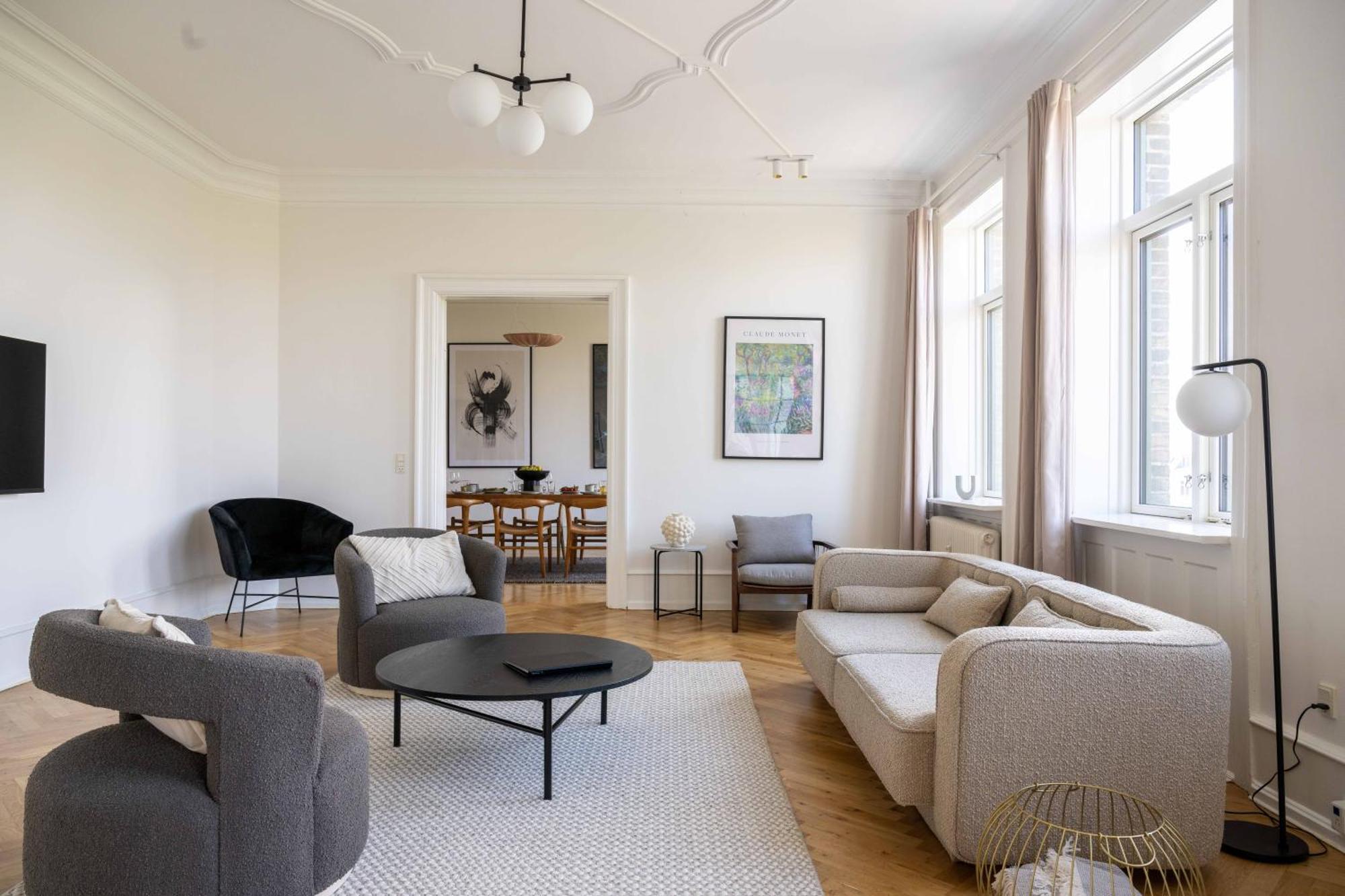 3 Bedroom Flat In Lovely Area Apartment
