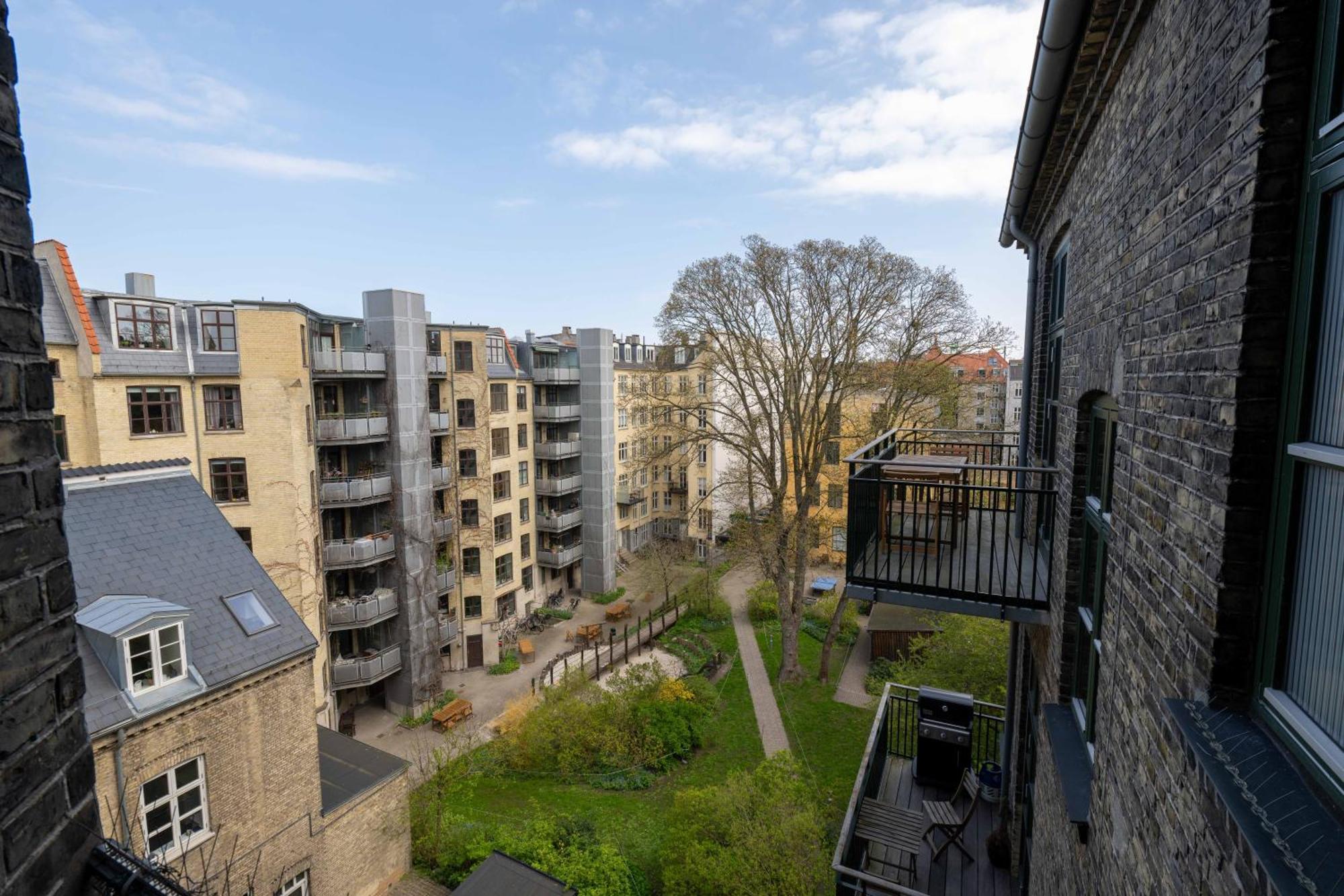 3 Bedroom Flat In Lovely Area Apartment *